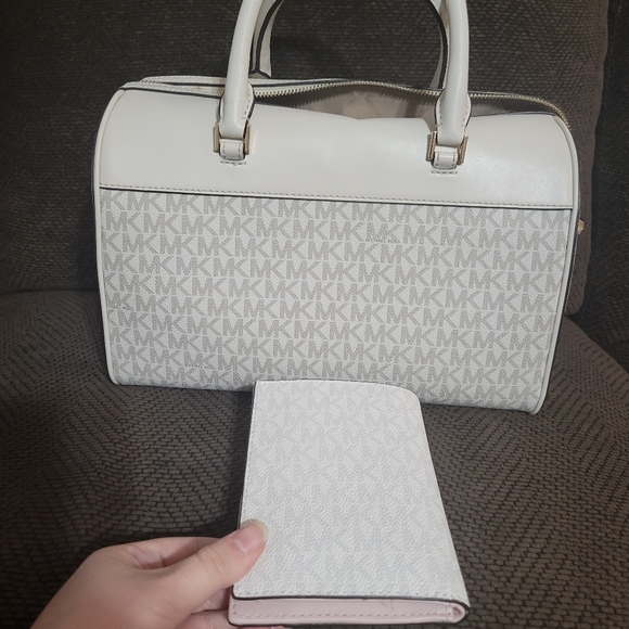 Michael kors purse and wallet - Picture 5 of 5